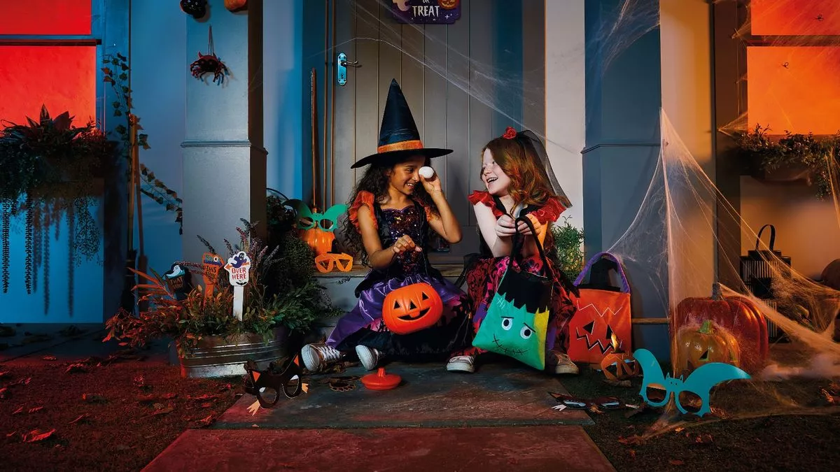 Halloween Store -Halloween Store 0 ERR WOL 121022 halloweenoutfit1 01jpeg